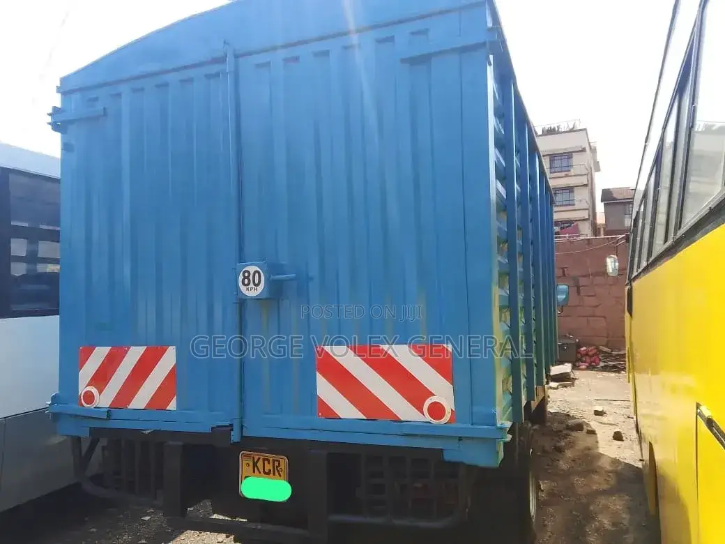 Isuzu NPR Track