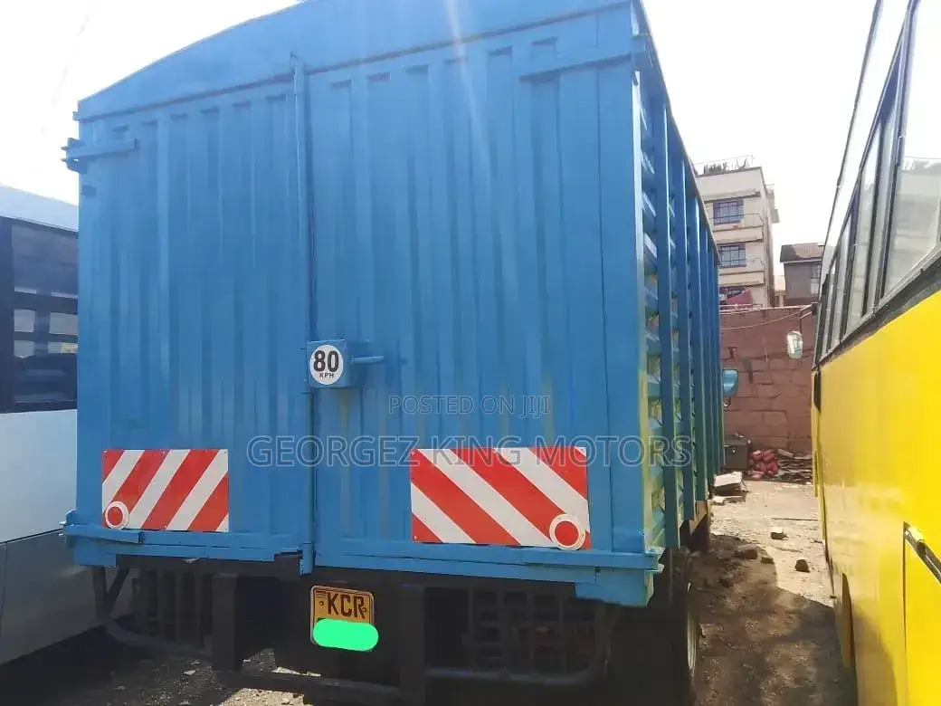 Isuzu NPR Track