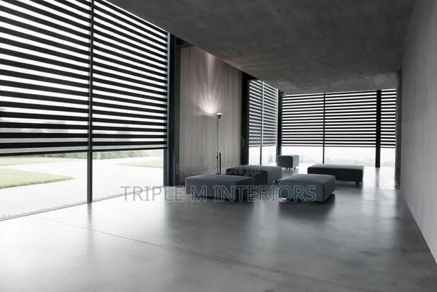 Elegant Wide Horizontal Blinds for Chic Living Rooms - thumbnail 2