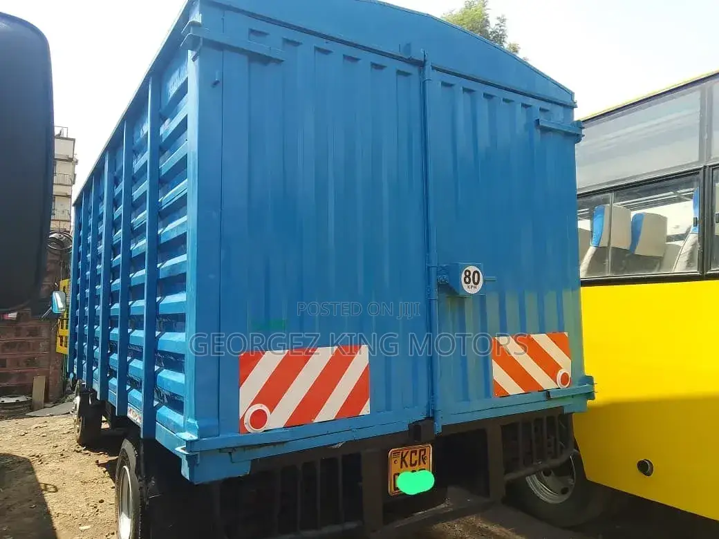 Isuzu NPR Track