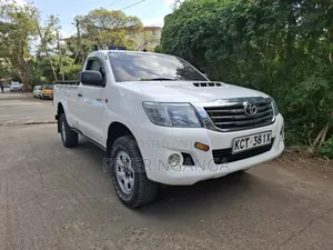Toyota Hilux 2012 Off white