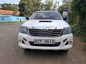 Toyota Hilux 2012 Off white