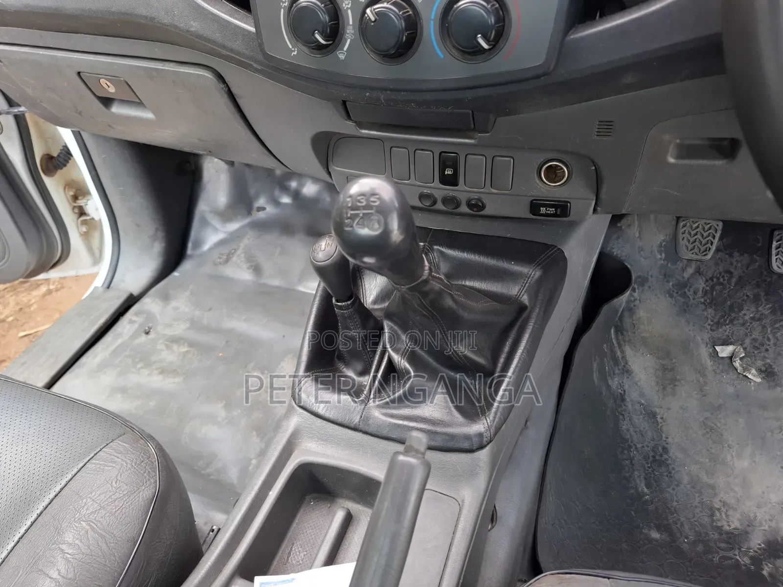 Toyota Hilux 2012 Off white