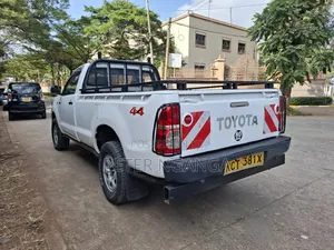 Toyota Hilux 2012 Off white