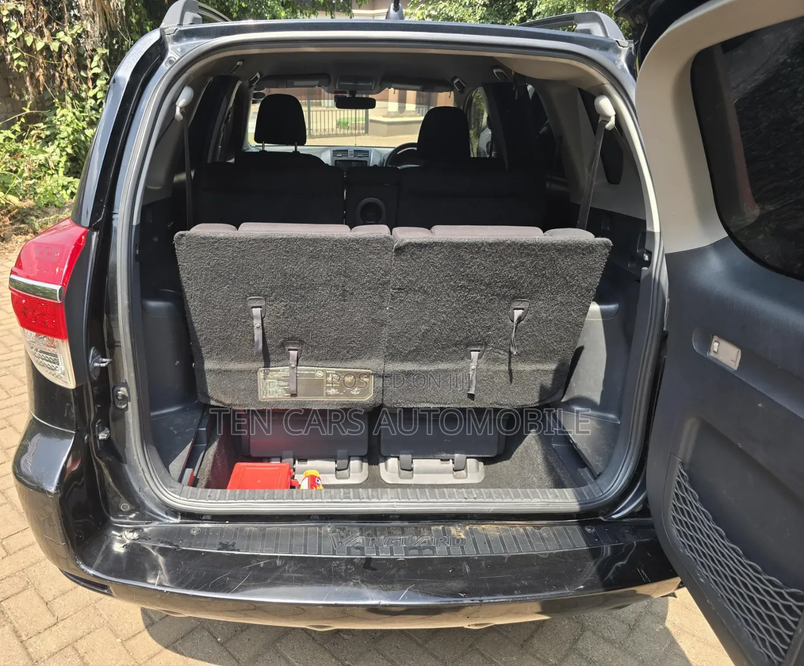 Toyota Vanguard 2013 Black
