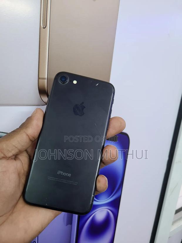 Apple iPhone 7 32 GB Black - thumbnail 2