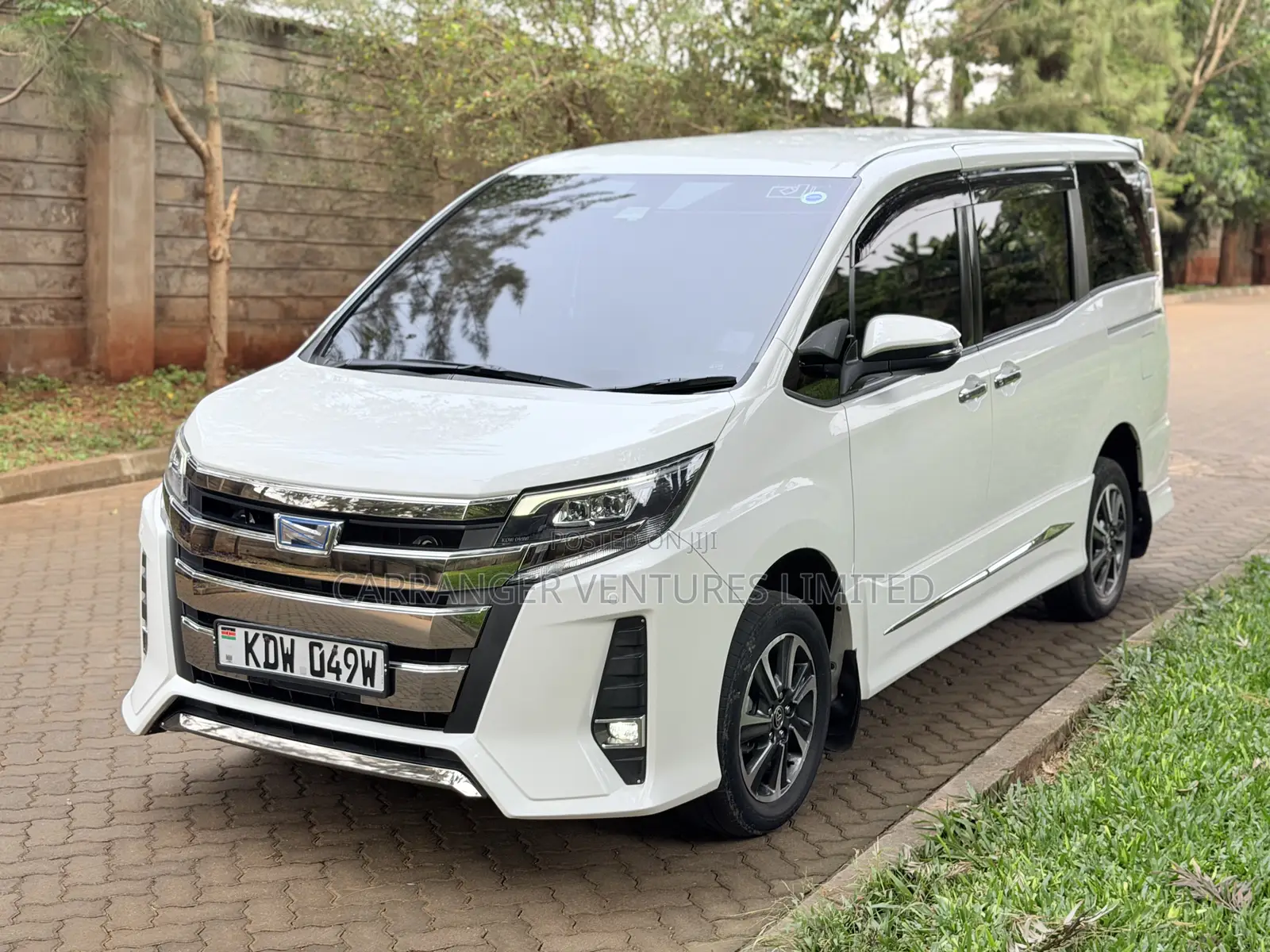 Toyota Noah 2018 White