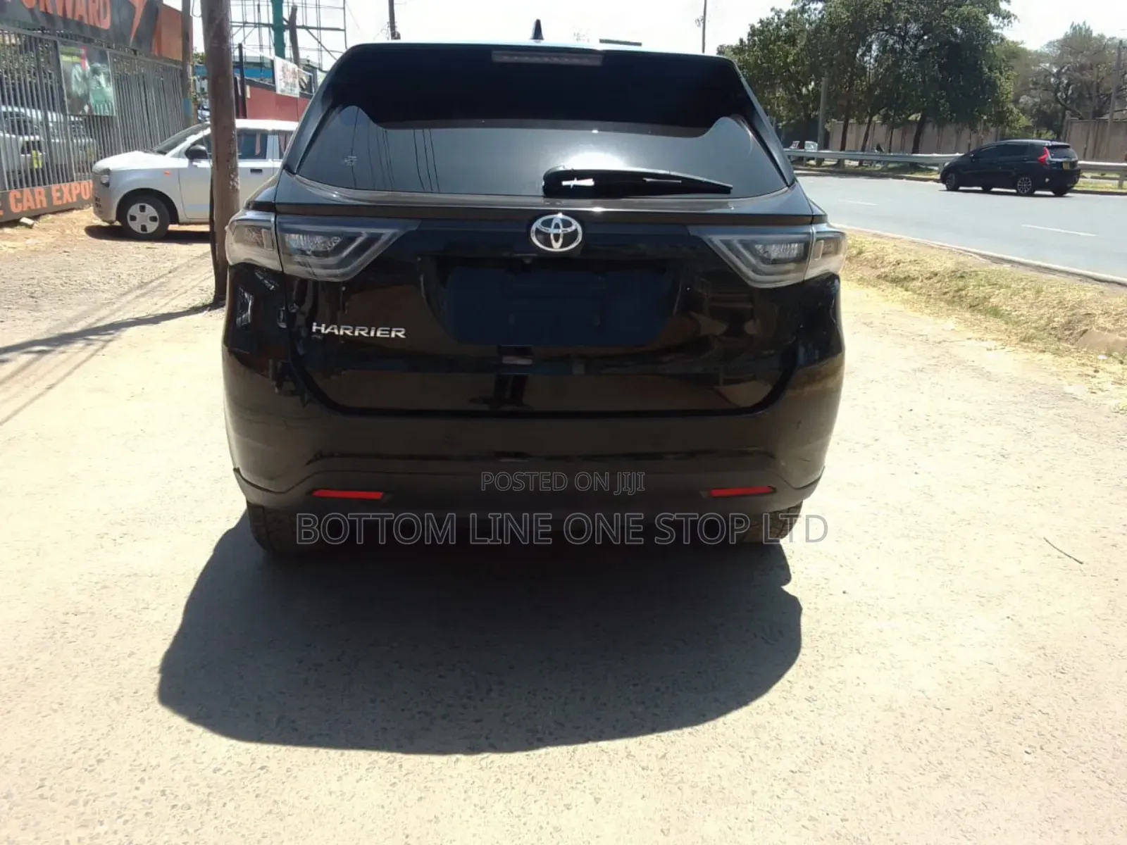 Toyota Harrier 2.0 2017 Black