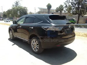 Toyota Harrier 2.0 2017 Black