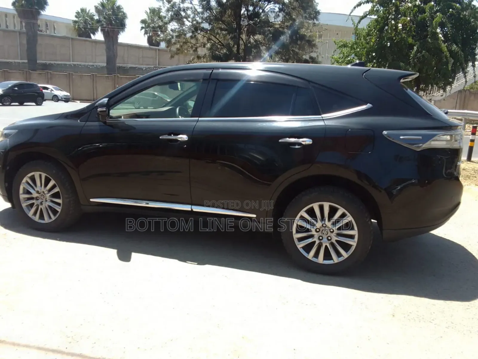 Toyota Harrier 2.0 2017 Black