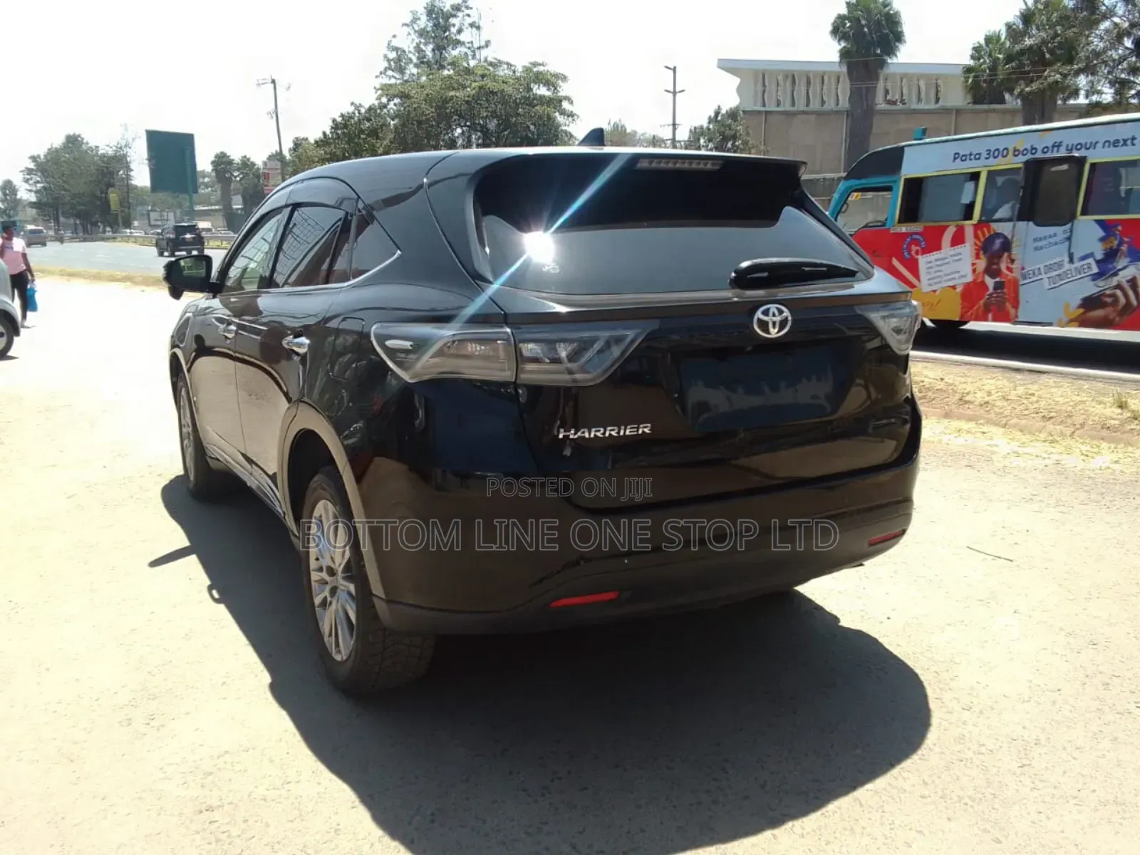 Toyota Harrier 2.0 2017 Black