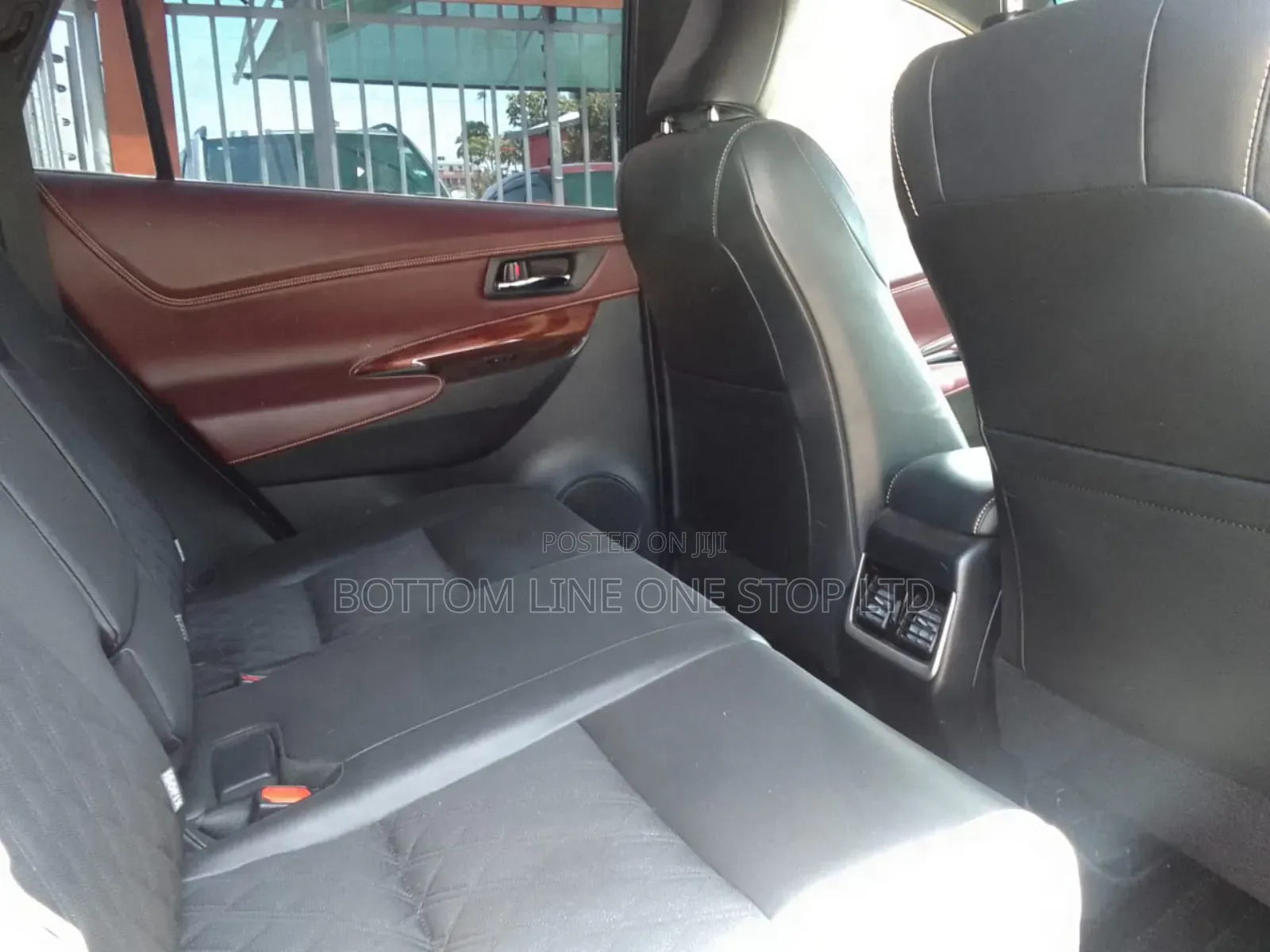 Toyota Harrier 2.0 2017 Black