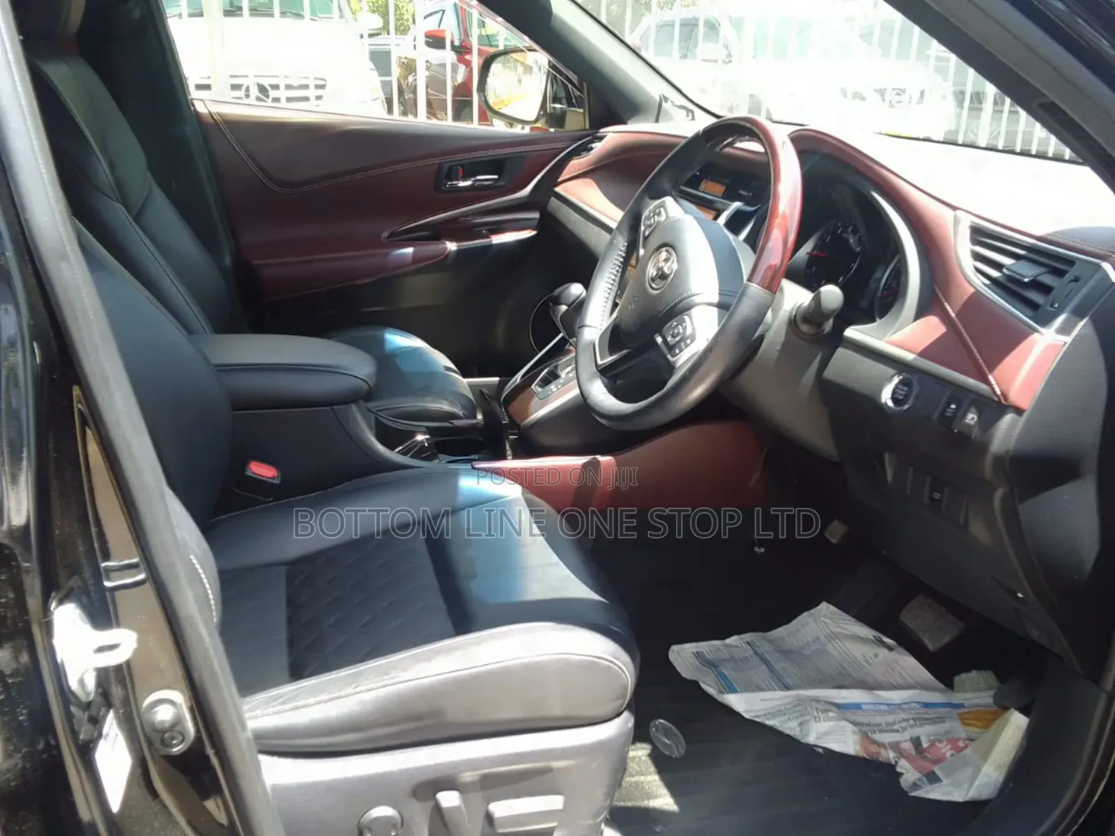 Toyota Harrier 2.0 2017 Black