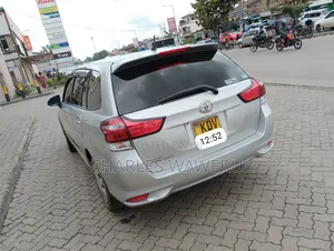 Toyota Corolla Fielder 2019 Silver