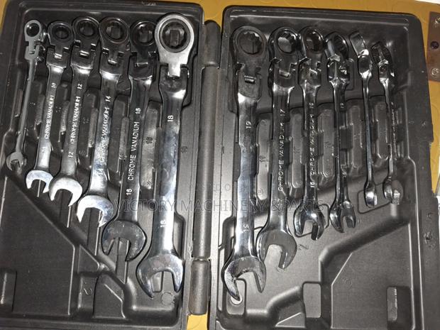 12-Piece Flex Head Ratcheting Wrench Set
