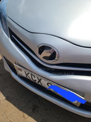 Toyota Vitz 2012 Silver