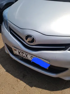 Toyota Vitz 2012 Silver