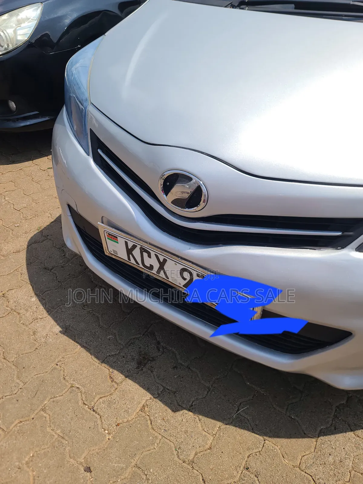 Toyota Vitz 2012 Silver