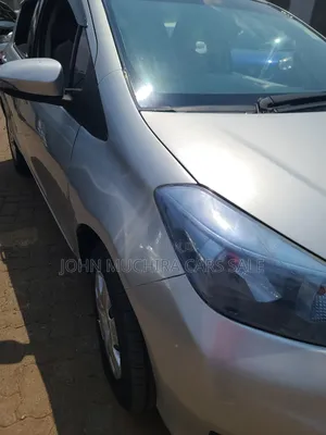 Toyota Vitz 2012 Silver