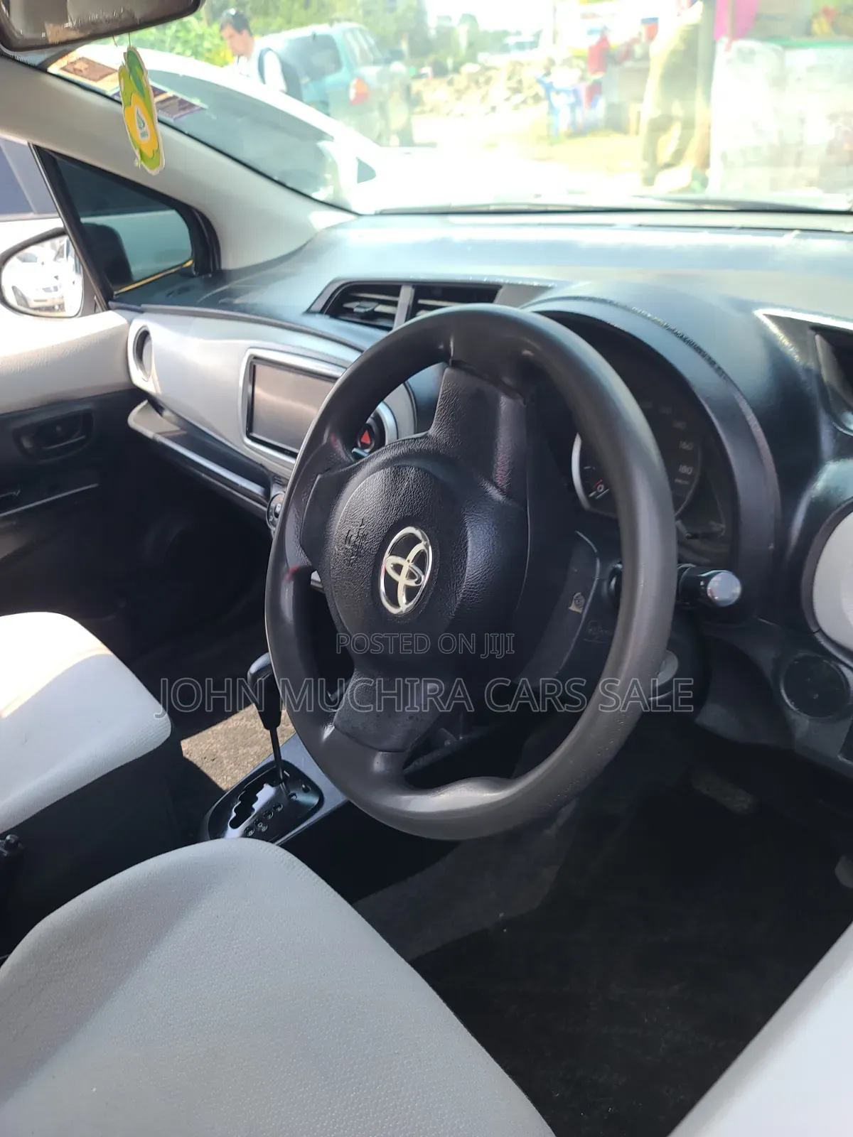 Toyota Vitz 2012 Silver