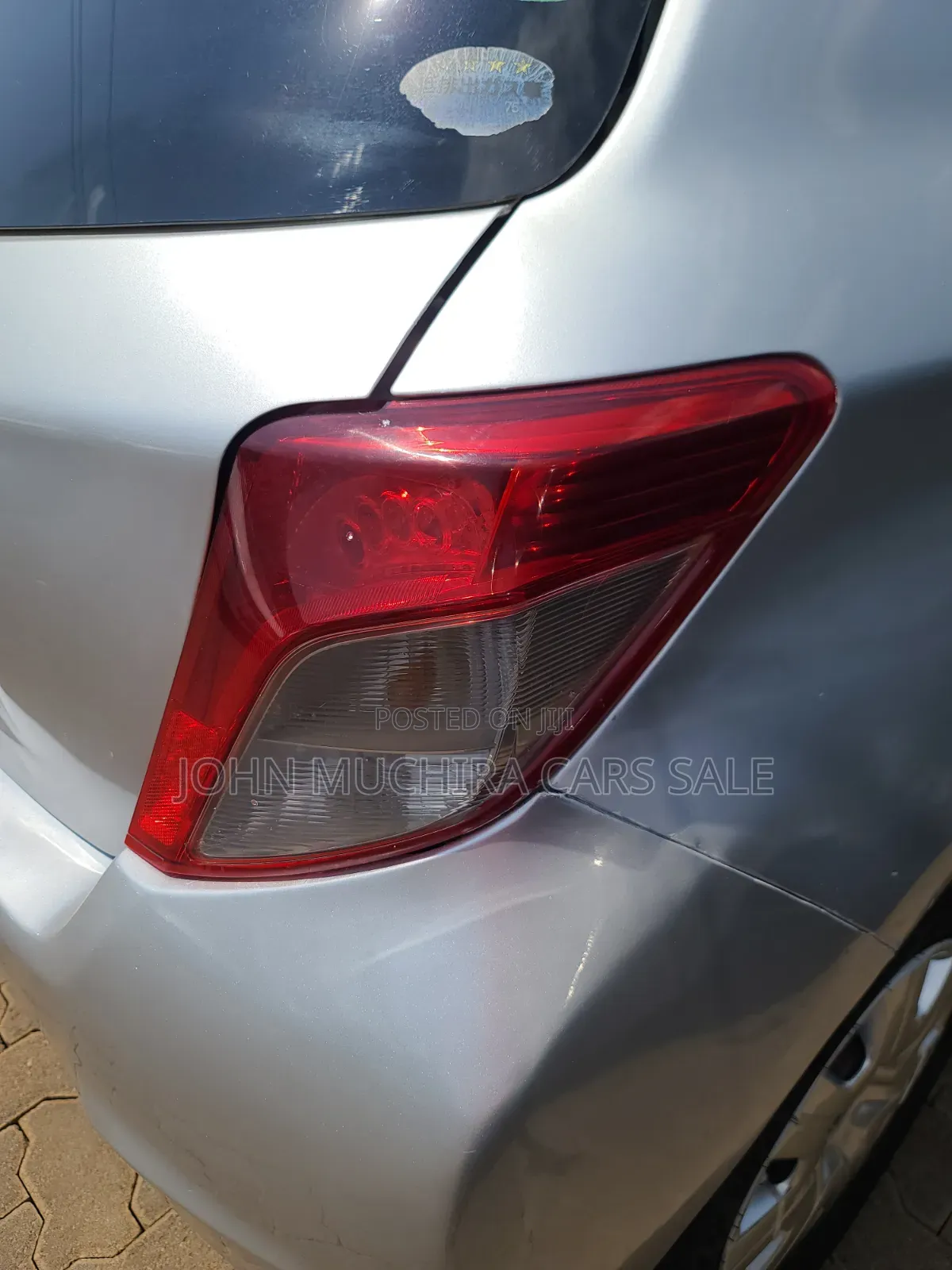 Toyota Vitz 2012 Silver