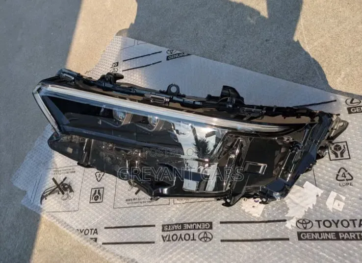 Toyota Crown Headlight