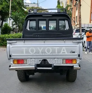 Toyota Land Cruiser 2019 Off white