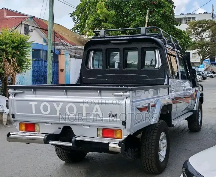 Toyota Land Cruiser 2019 Off white