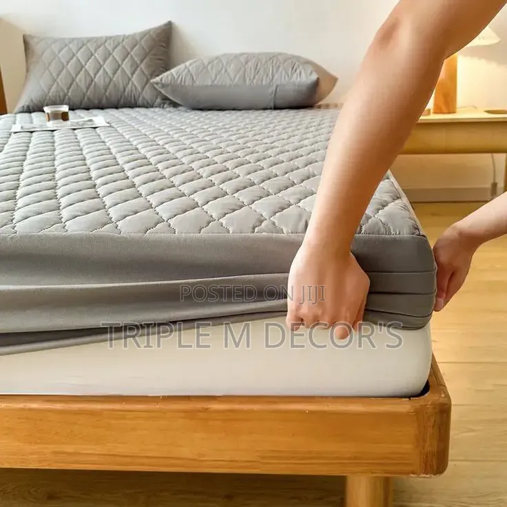 Noiseless Waterproof Mattress Cover