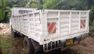 Mitsubishi Canter Fe84 2011 White