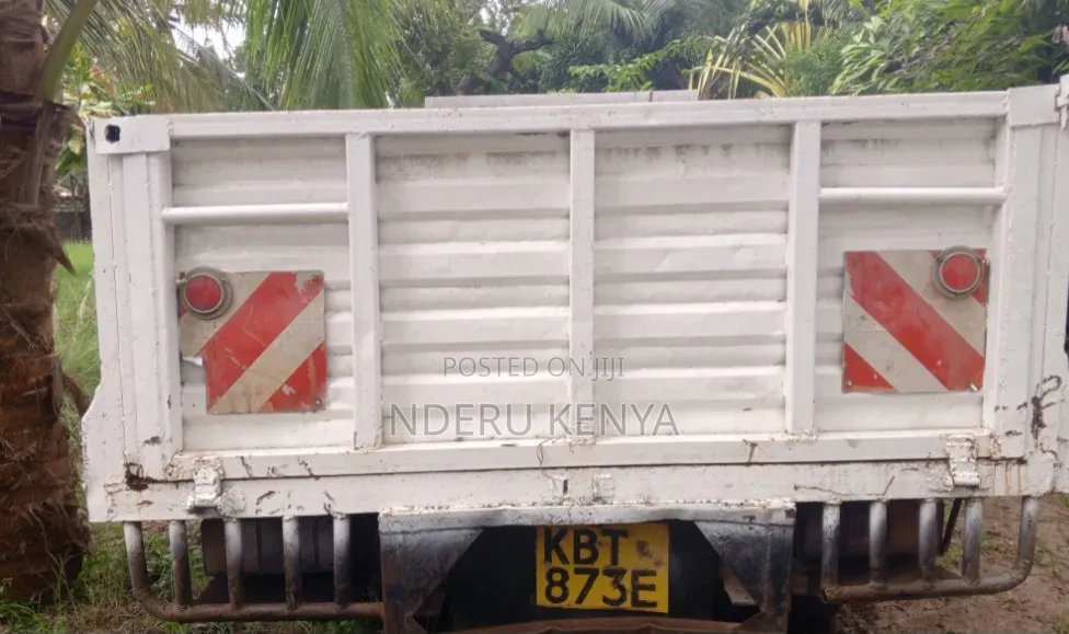 Mitsubishi Canter Fe84 2011 White