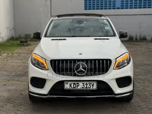 Mercedes-Benz GLE-Class 2017 Off white