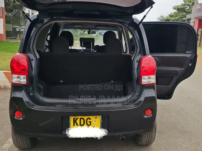 Toyota Porte 2014 Black