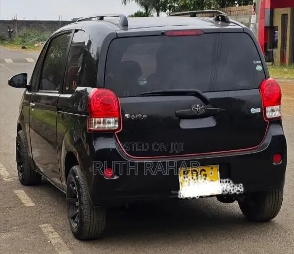 Toyota Porte 2014 Black