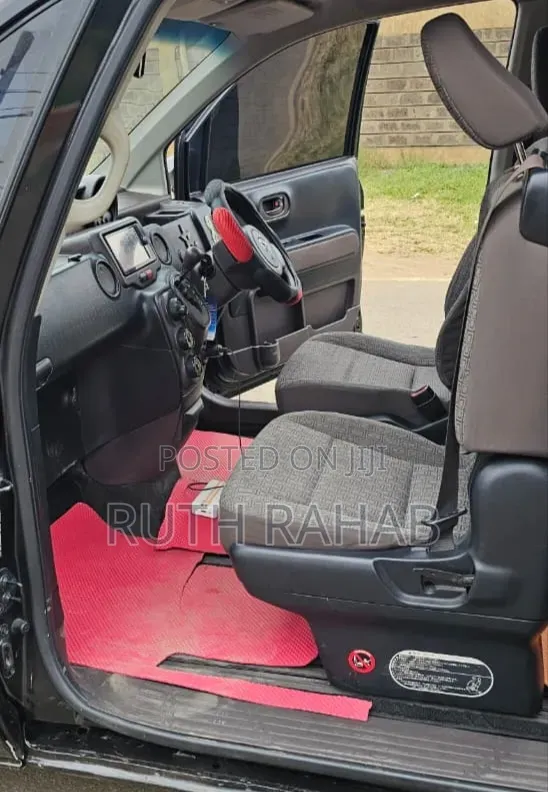 Toyota Porte 2014 Black