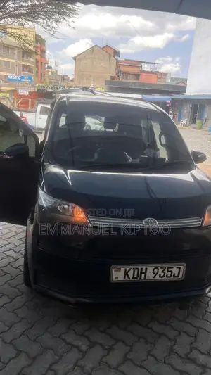 Toyota Spade 1.5 2015 Black