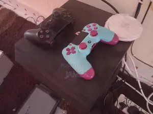 Ps4 Pro Unchipped + 2 Pads
