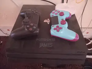 Ps4 Pro Unchipped + 2 Pads