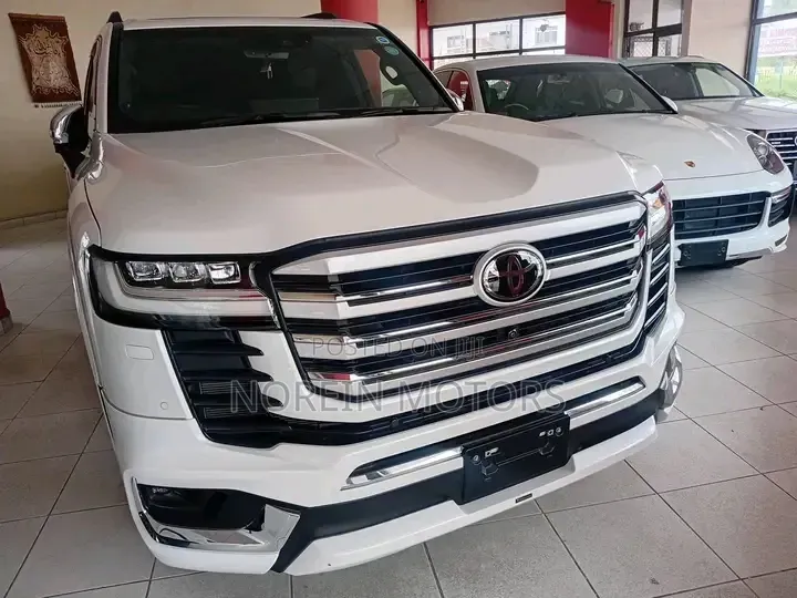 Toyota Land Cruiser 2023 White