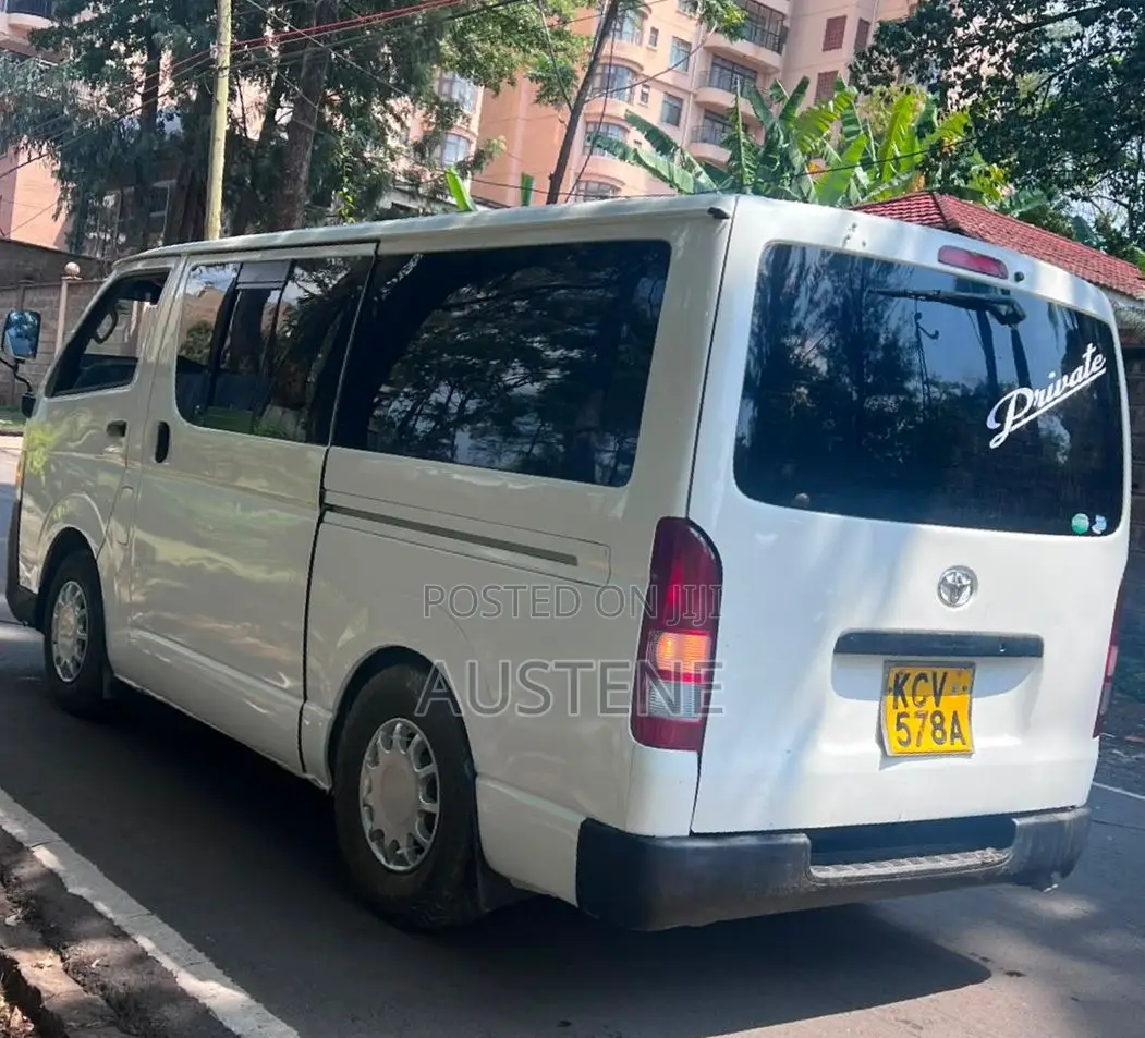 Toyota HiAce 2013 White