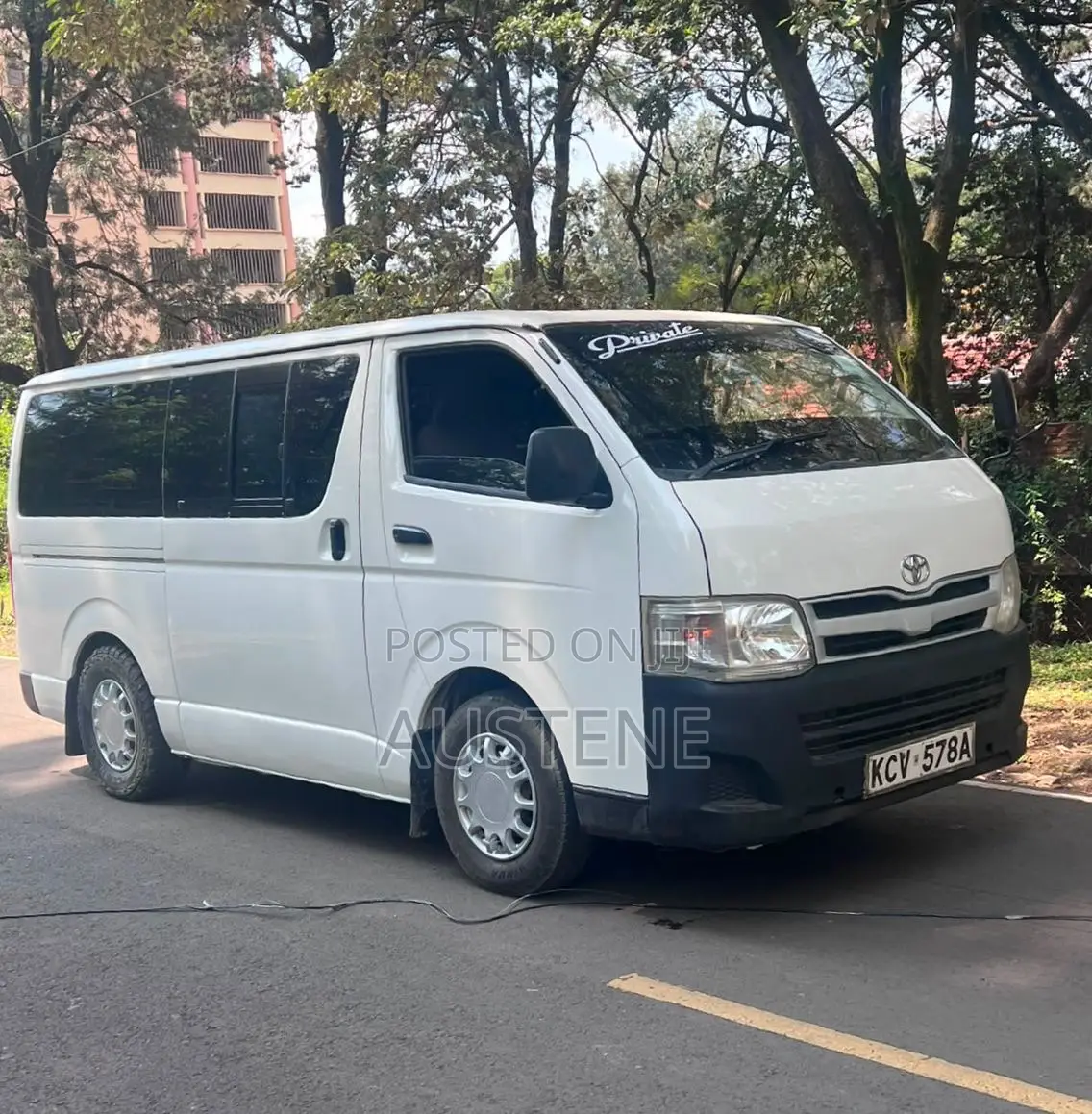 Toyota HiAce 2013 White