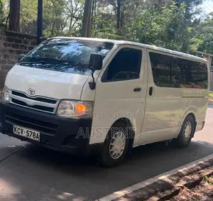 Toyota HiAce 2013 White