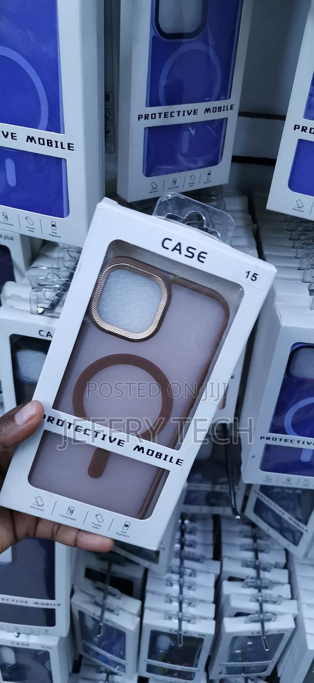 iPhone 15 Metallic-Colored Brown Border Case - thumbnail 2
