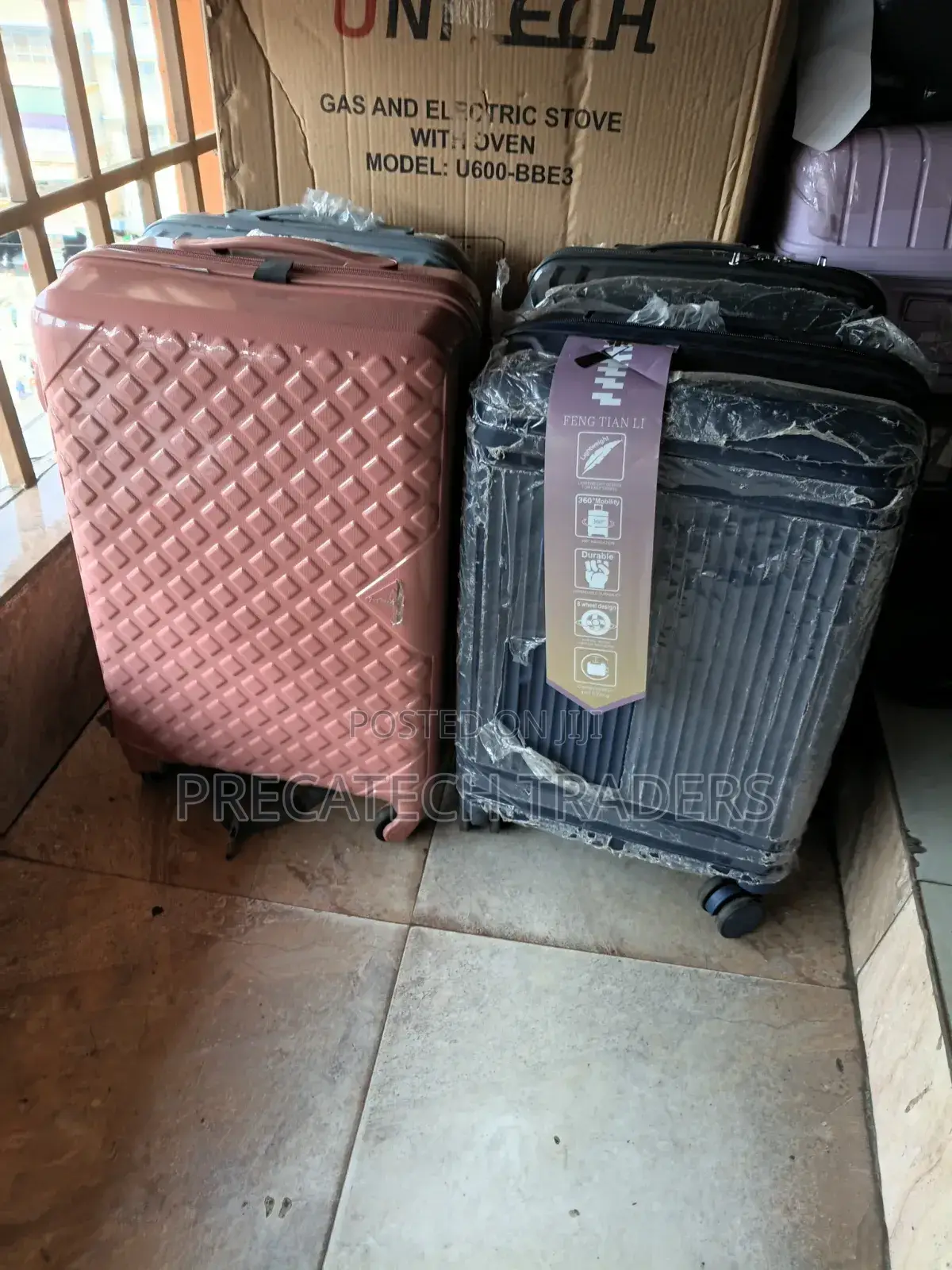 Small Cabin Suitcase – Hard Shell 4 Wheels