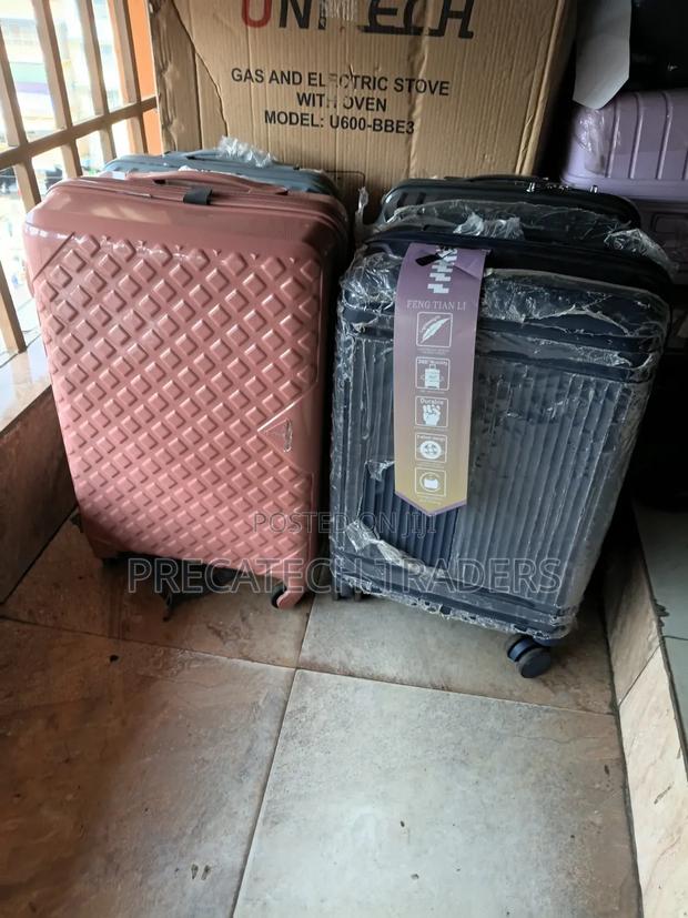 Small Cabin Suitcase – Hard Shell 4 Wheels - thumbnail 2