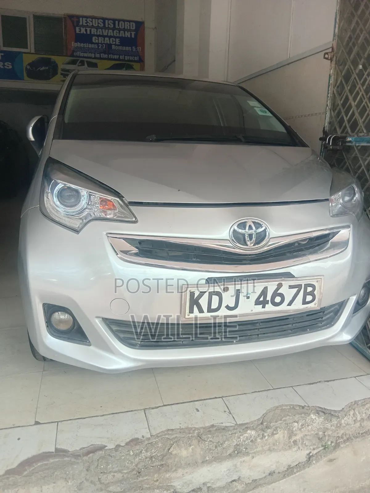Toyota Ractis 2015 Silver