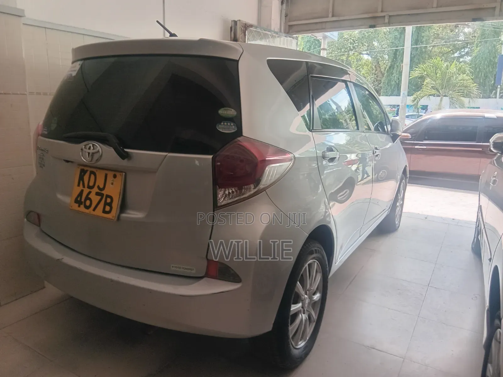 Toyota Ractis 2015 Silver