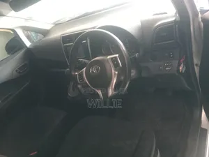Toyota Ractis 2015 Silver