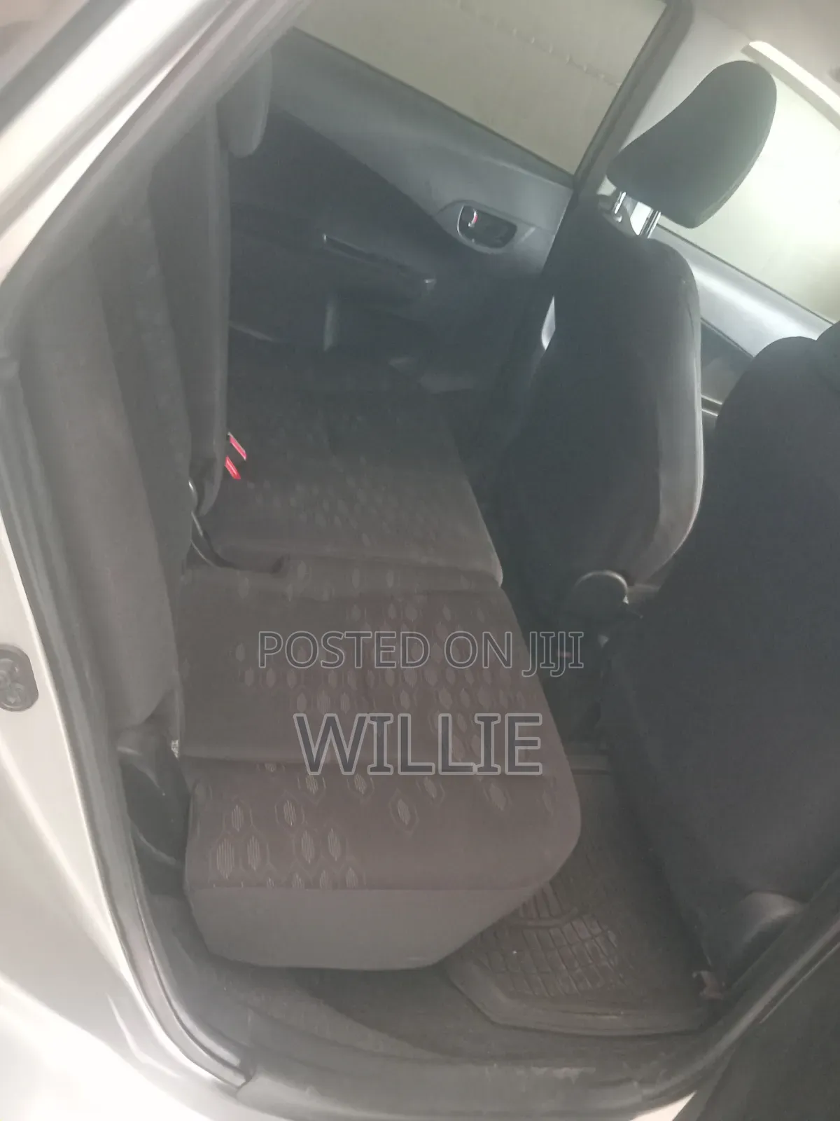 Toyota Ractis 2015 Silver