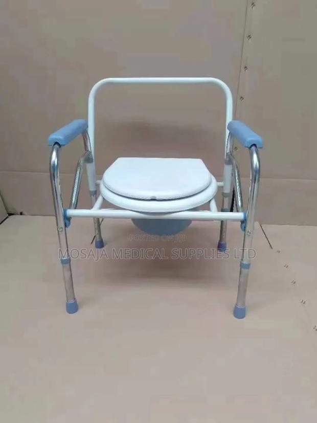 Commode Chair